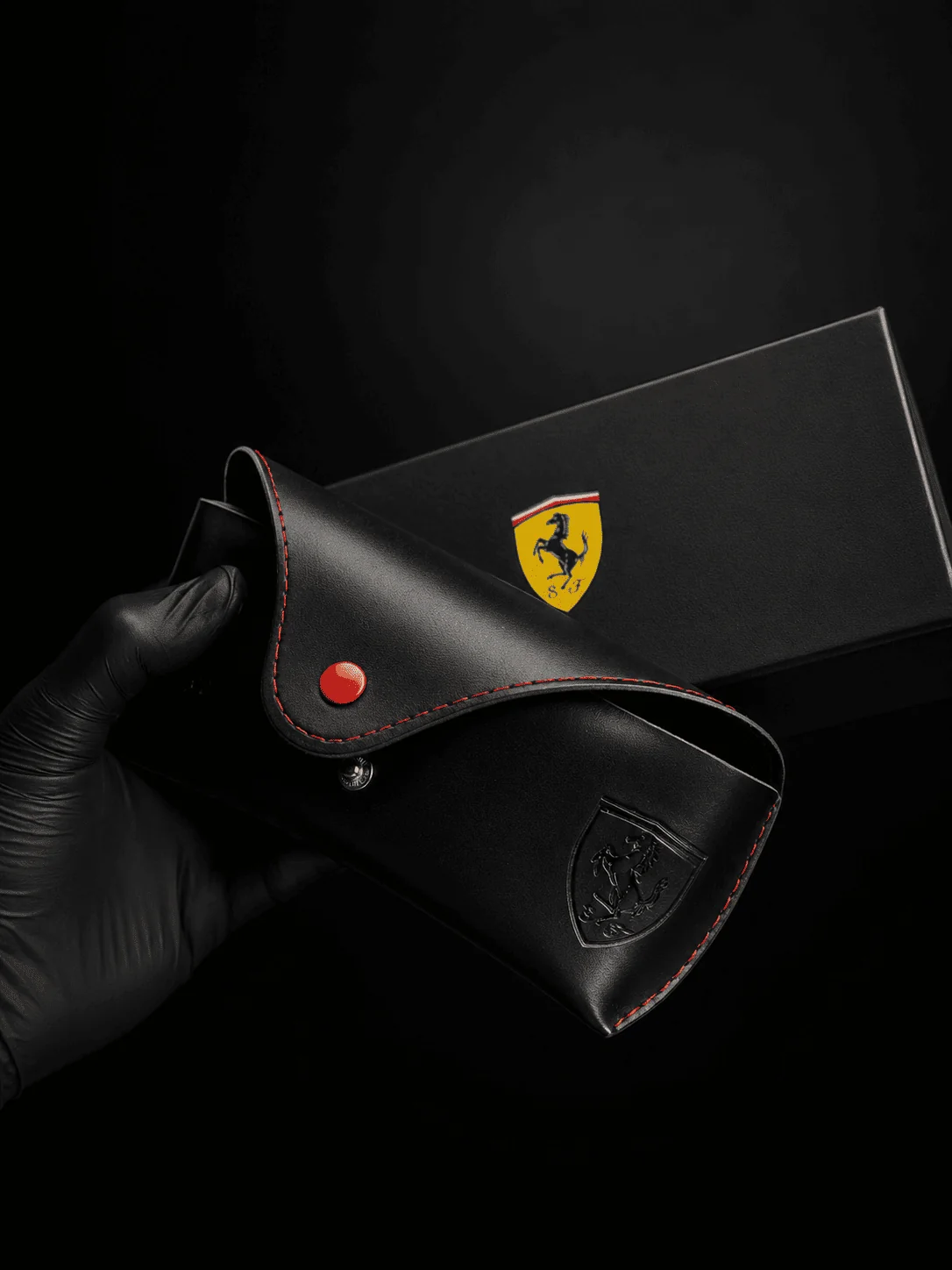 Kit Premium Ray-Ban × Scuderia Ferrari